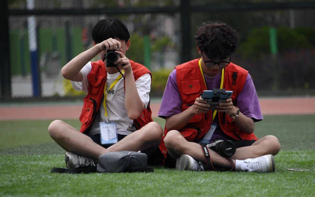 纷纷打出高光表现,场上激烈角逐的简单介绍 纷纷打出高光表现,场上激烈角逐的简单介绍