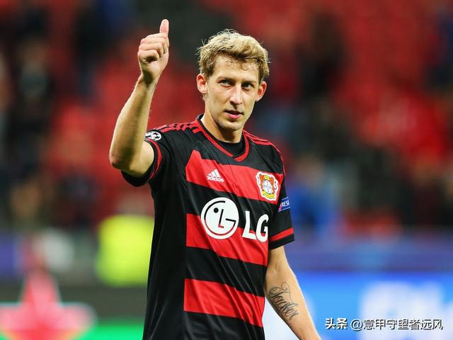 斯图加特队连续不胜,主教练遭遇质疑 斯图加特队连续不胜,主教练遭遇质疑