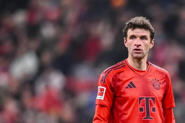 开云体育-包含拜仁慕尼黑俱乐部宣布签约西班牙中场球员的词条