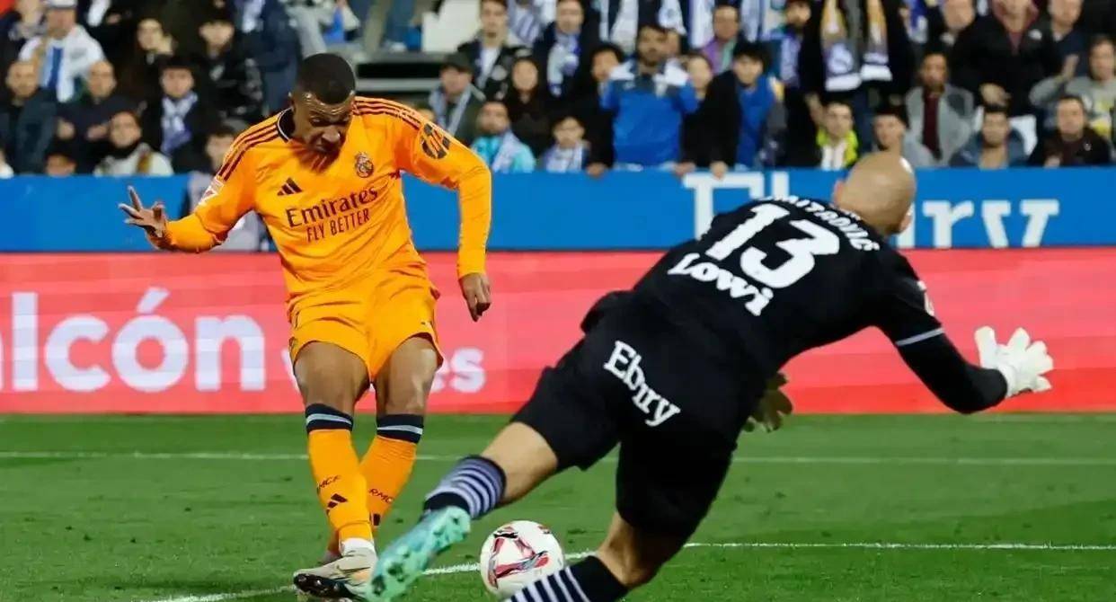 开云体育平台APP-关于足球大赛激情上演，胜负难分悬念的信息