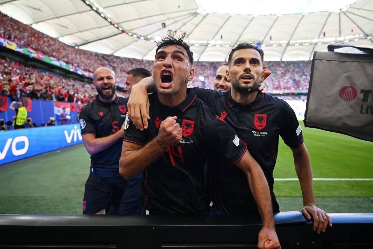 开云体育官网-墨西哥苦战克罗地亚，欧洲杯资格悬念难破的简单介绍