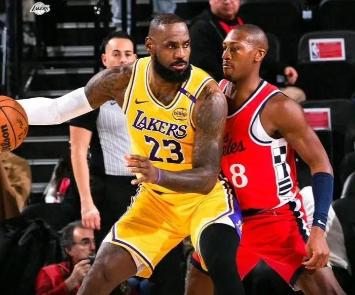 湖人队全队表现出色,轻松赢得比赛的简单介绍 湖人队全队表现出色,轻松赢得比赛的简单介绍