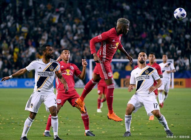 开云APP-兰斯队在比赛中力压对手，取得胜利