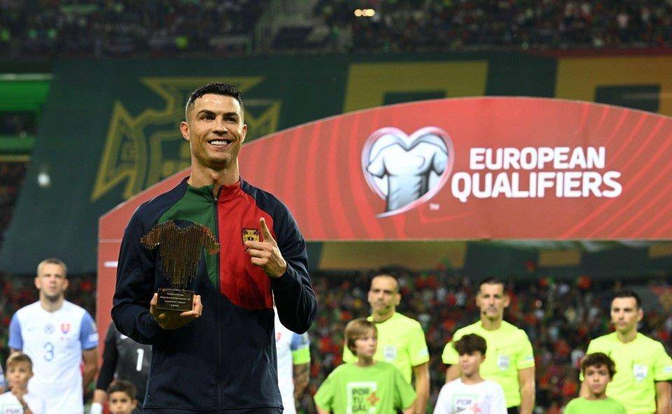 关于精彩纷呈!两支实力强大的豪强将在球场上交战的信息 关于精彩纷呈!两支实力强大的豪强将在球场上交战的信息