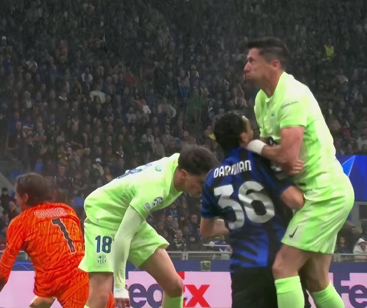 包含梅西压哨绝杀,巴萨险胜葡萄牙!的词条 包含梅西压哨绝杀,巴萨险胜葡萄牙!的词条