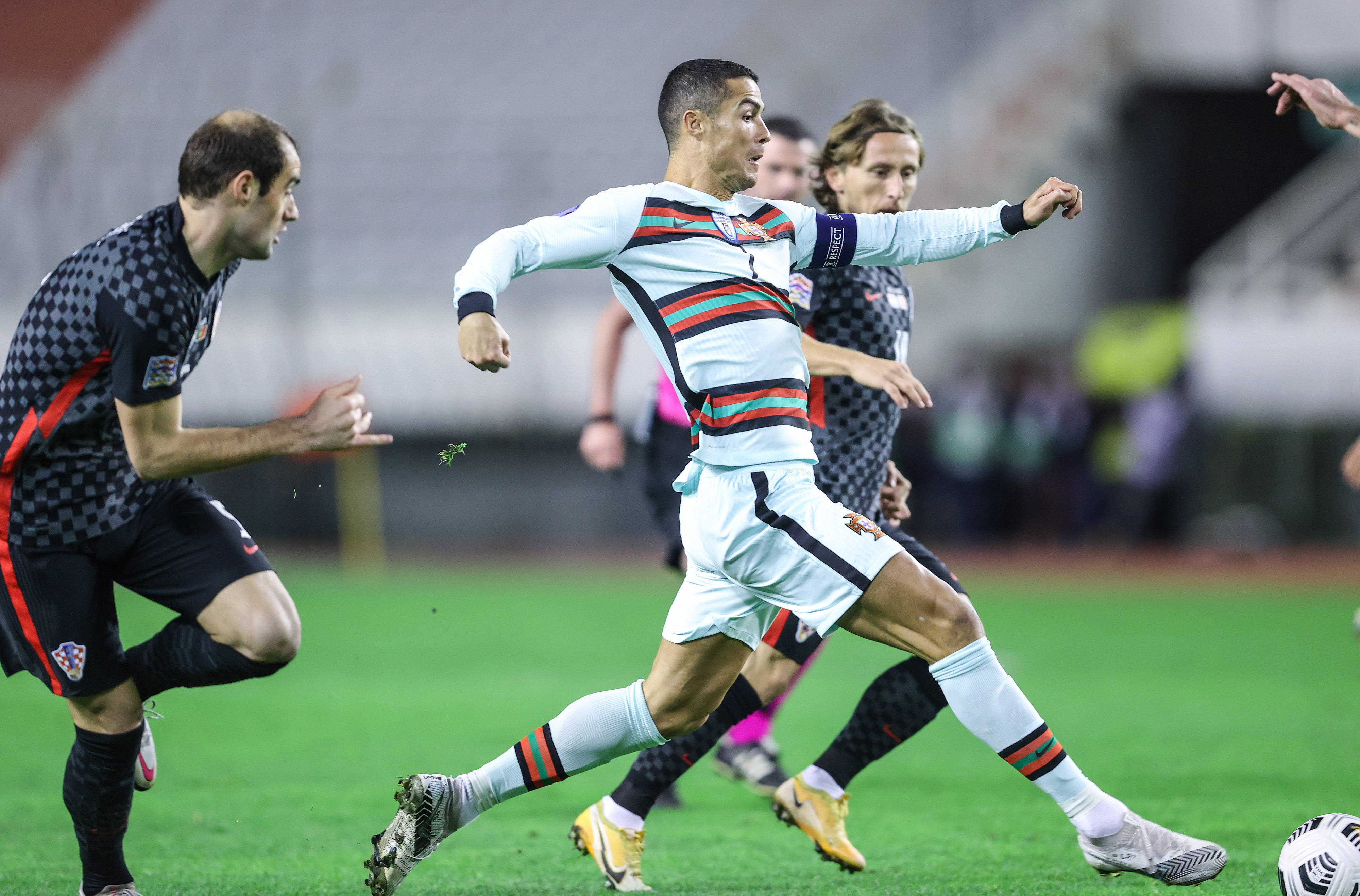 开云体育官网-关于葡萄牙力克奥地利，晋级欧盟杯四强的信息