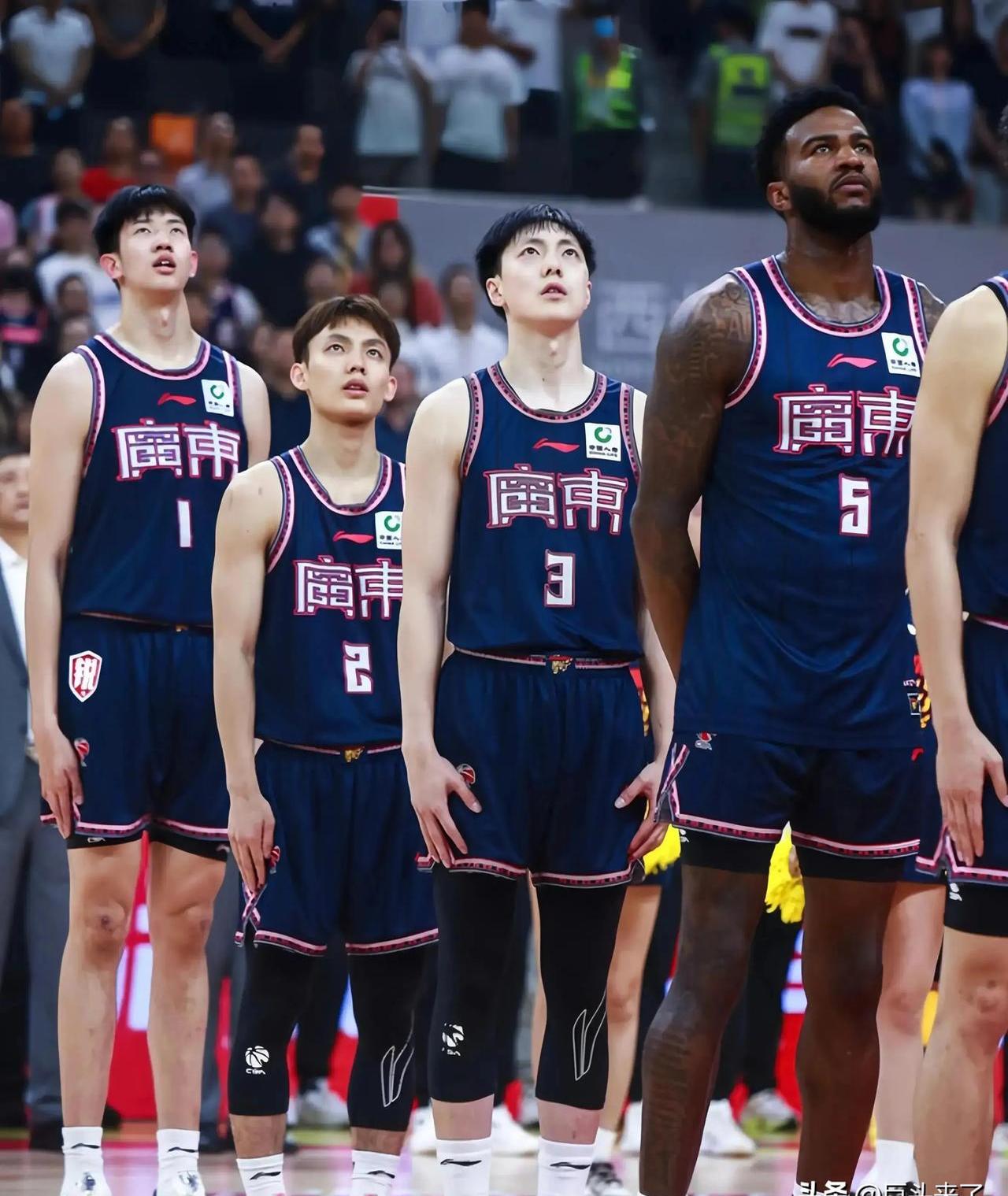 胜负之际:篮球赛事充满悬念 胜负之际:篮球赛事充满悬念