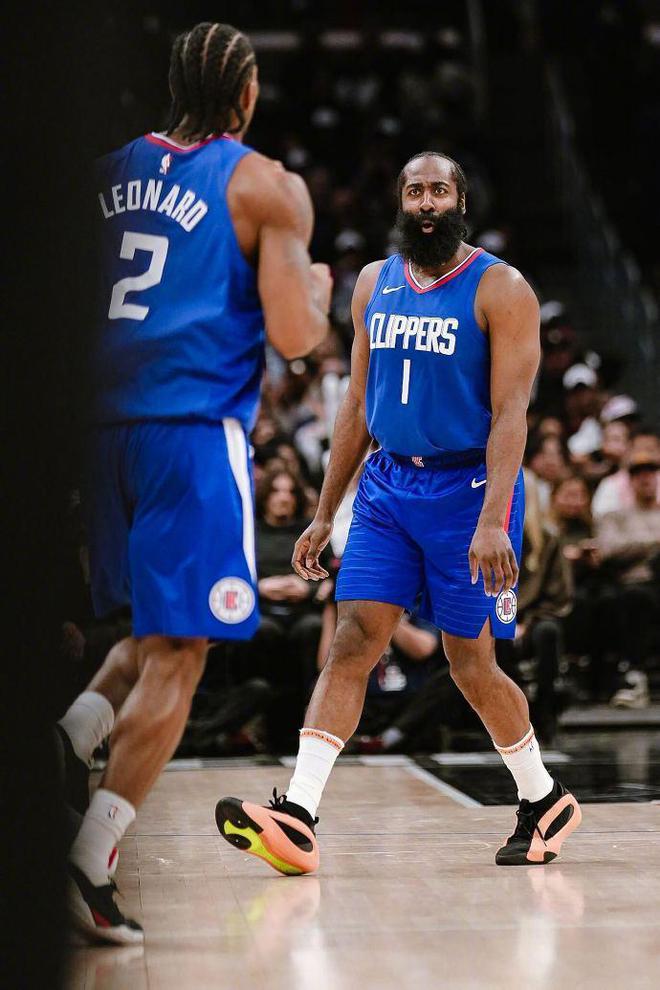 开云体育官网-火箭正面交锋国王：哈登和福克斯谁能胜出