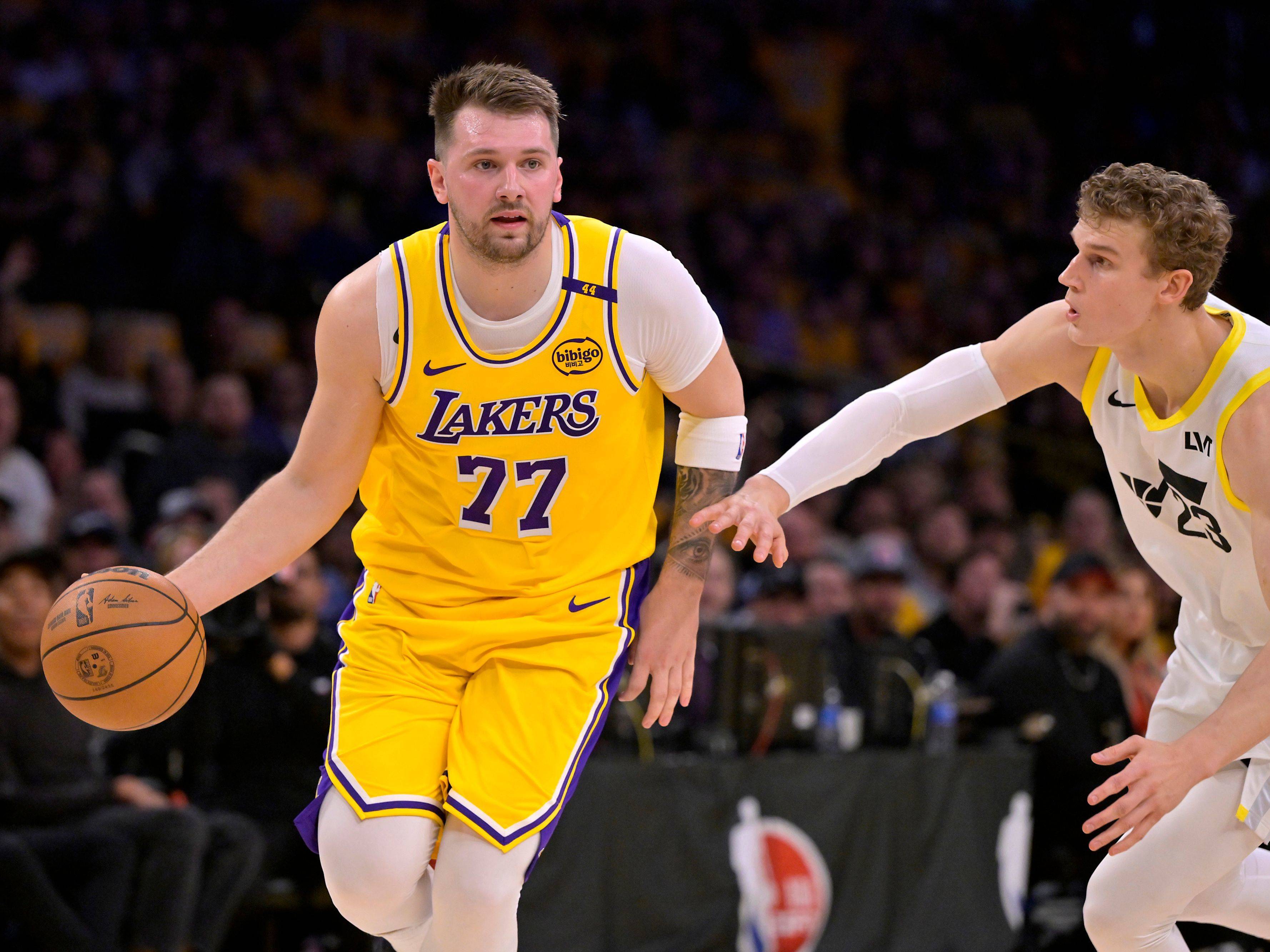 詹姆斯复出首秀惊艳球迷,为球队贡献全能表现 詹姆斯复出首秀惊艳球迷,为球队贡献全能表现