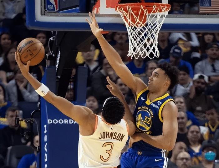 开云体育在线-森林狼击败马刺，克里斯满分表现