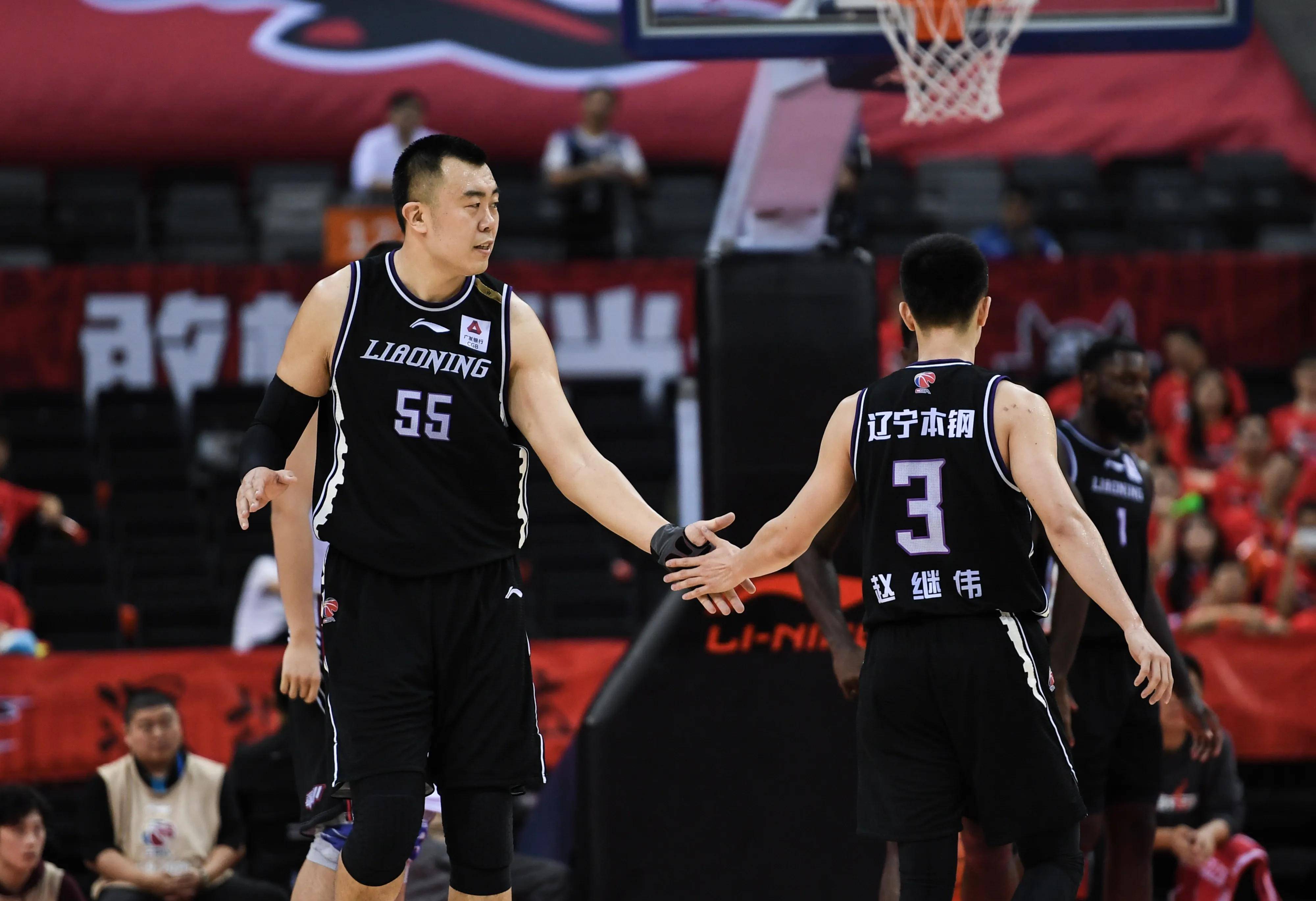 深圳男篮在比赛中击败对手,取得一场胜利 深圳男篮在比赛中击败对手,取得一场胜利