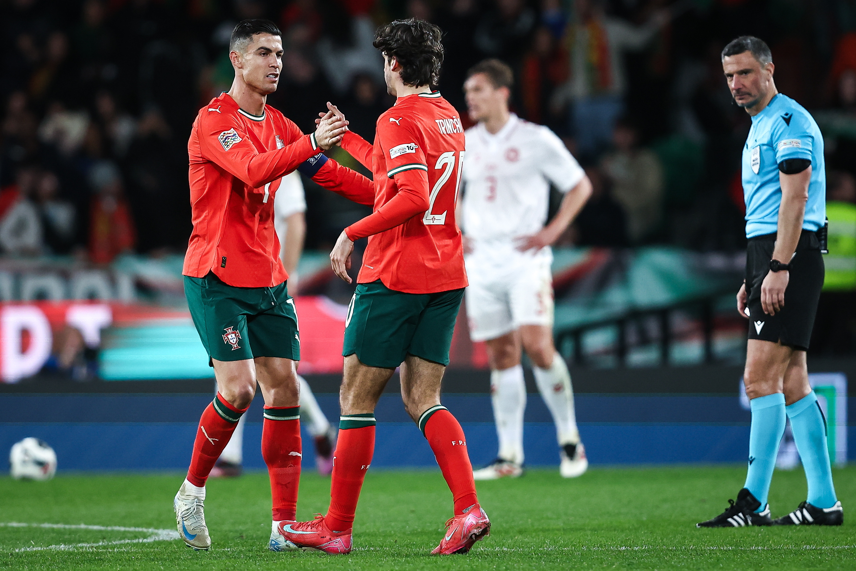 开云平台-葡萄牙队突破困难，成功晋级足球赛事