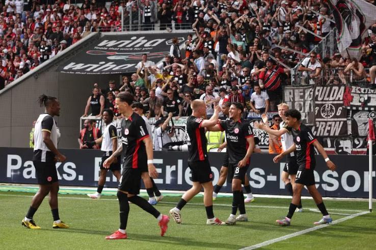 开云下载-包含法兰克福将客场挑战弗莱堡，实力对比严峻的词条