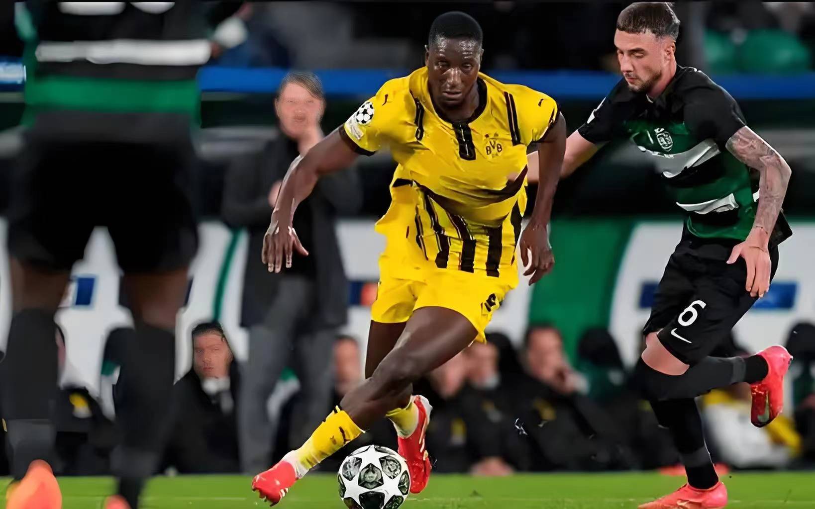 开云APP-多特蒙德客场击败奥格斯堡，稳坐榜首