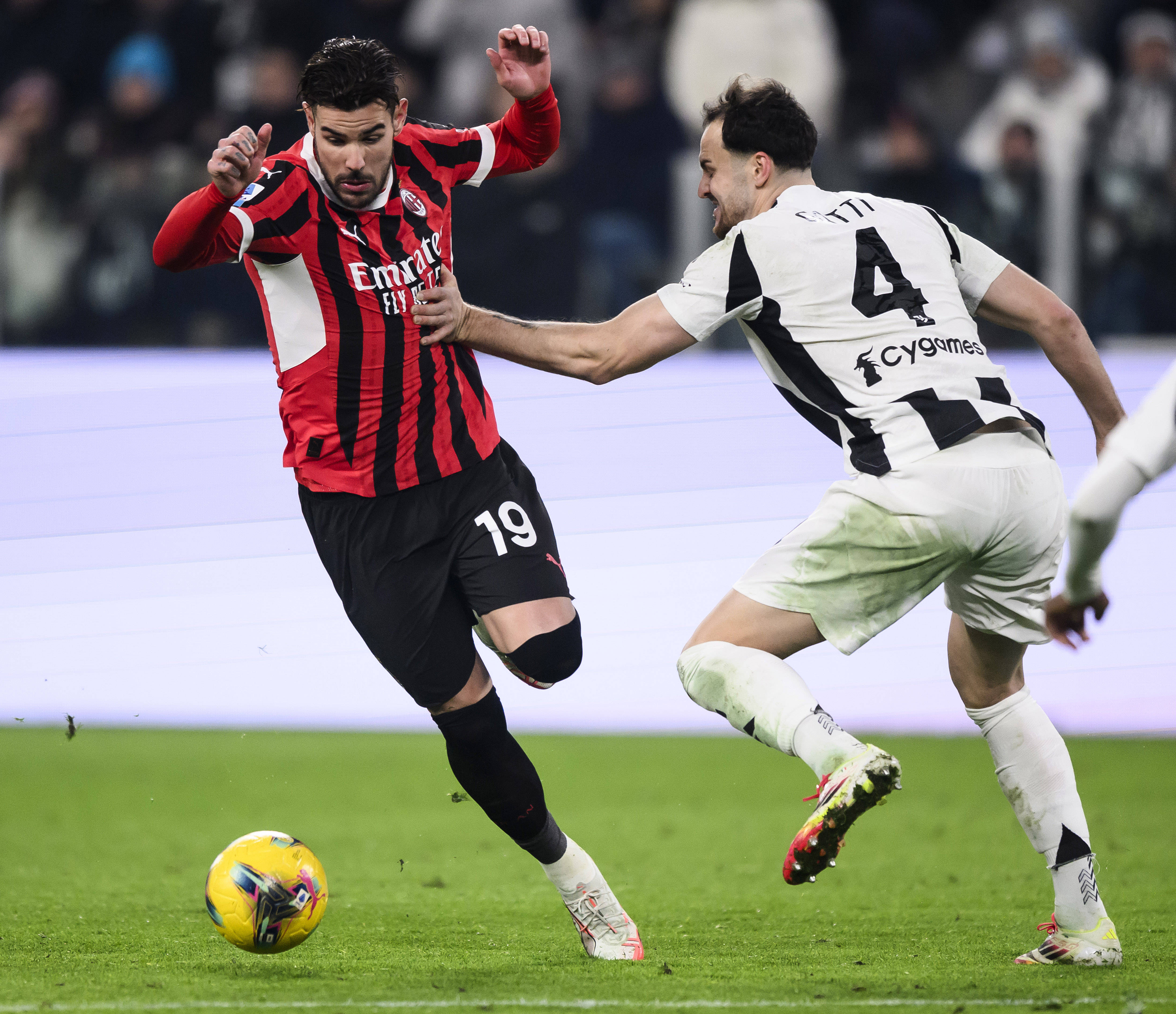 AC米兰连战连胜意甲联赛争霸一触即发 AC米兰连战连胜意甲联赛争霸一触即发