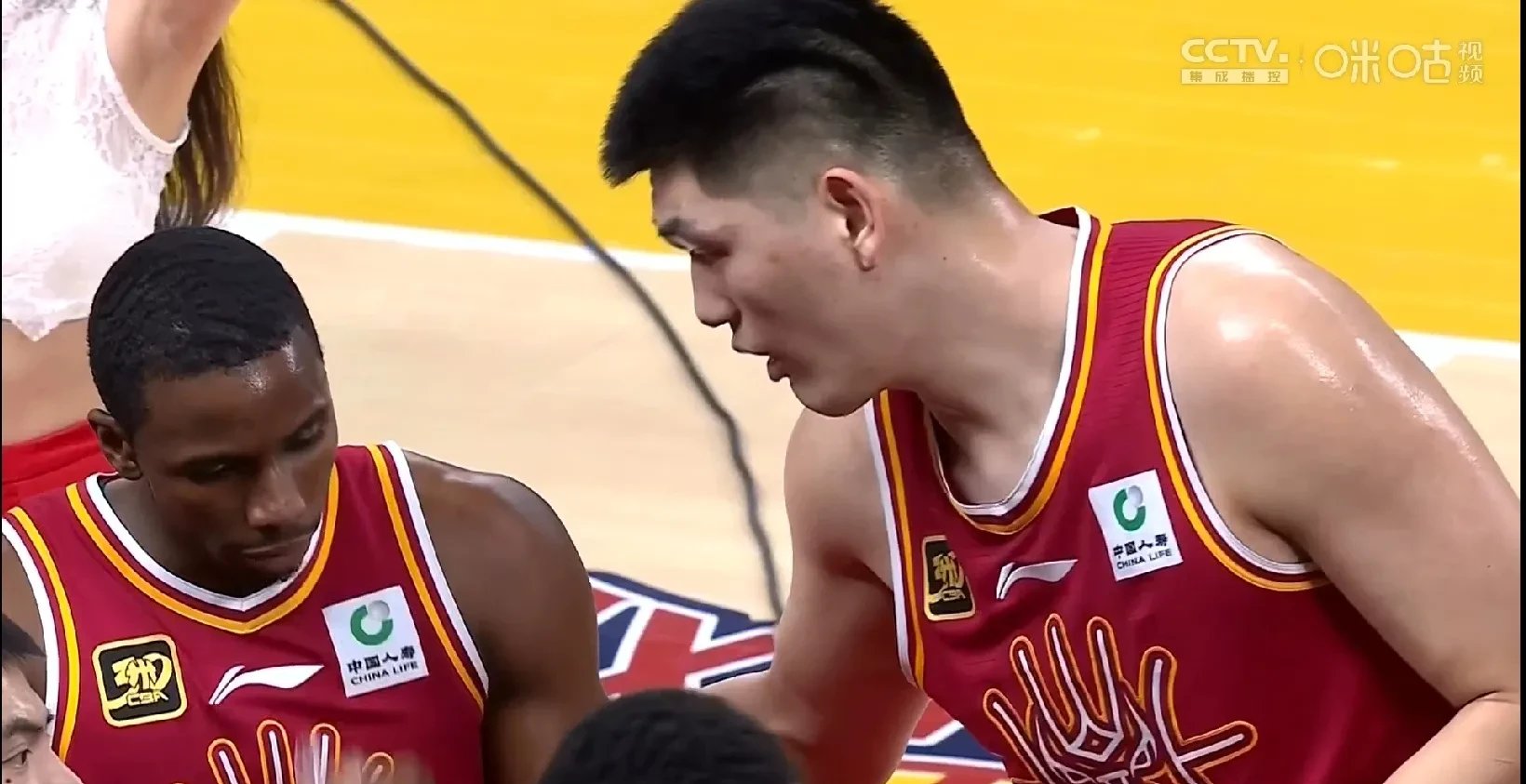 开云下载-MLS赛场再战，各队实力对比岌岌可危，冠军赛头名之争如火如荼！