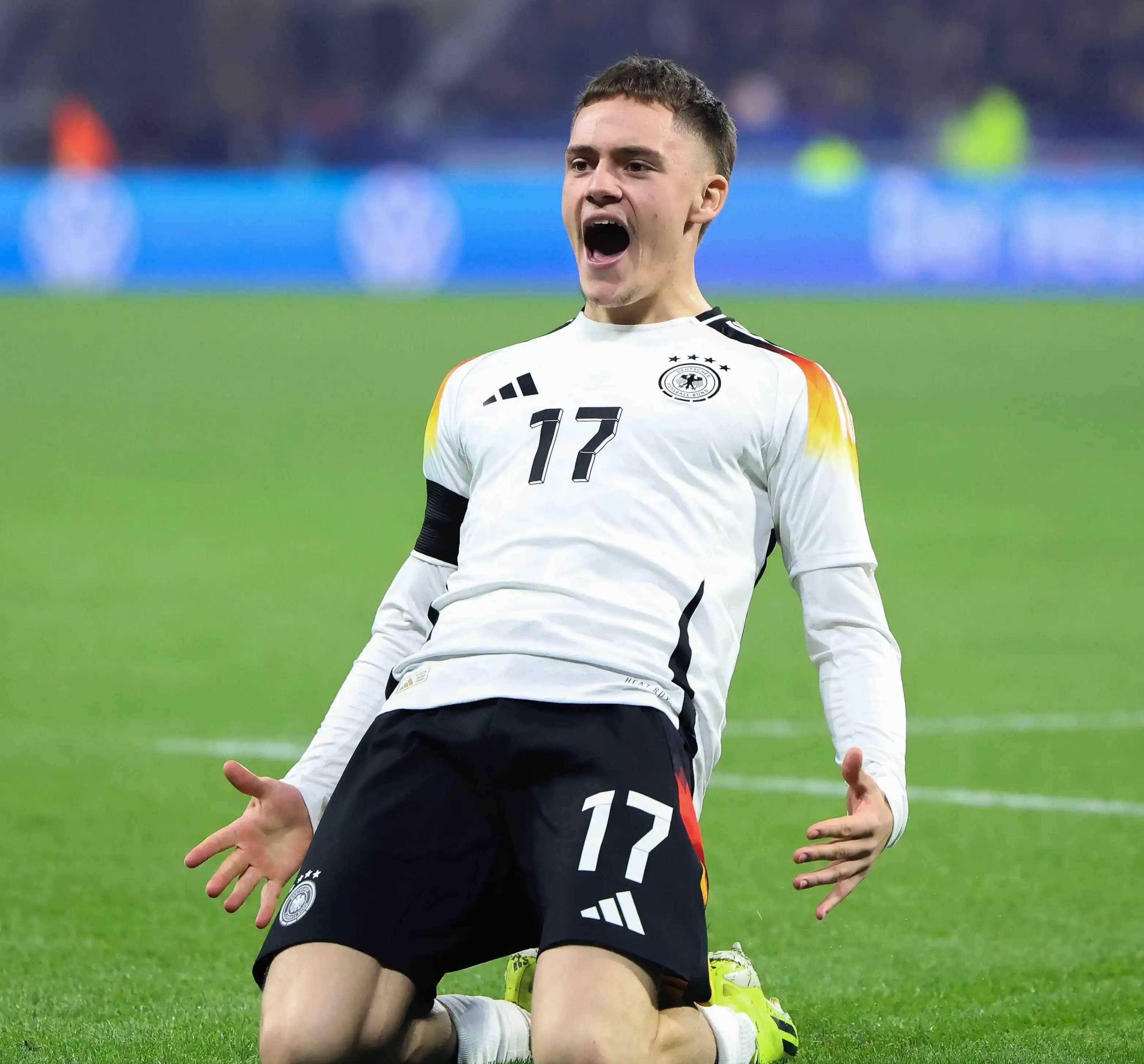 欧洲巨星表现抢眼,球迷为之疯狂 欧洲巨星表现抢眼,球迷为之疯狂