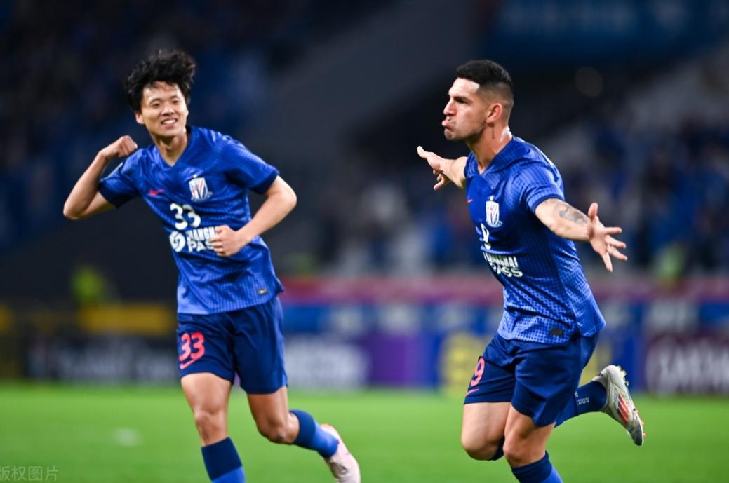 开云体育官网-包含上海绿地申花队员展现球技，赢得精彩比赛的词条