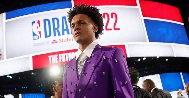 魔术队后卫因伤缺阵,球队面临困境 魔术队后卫因伤缺阵,球队面临困境