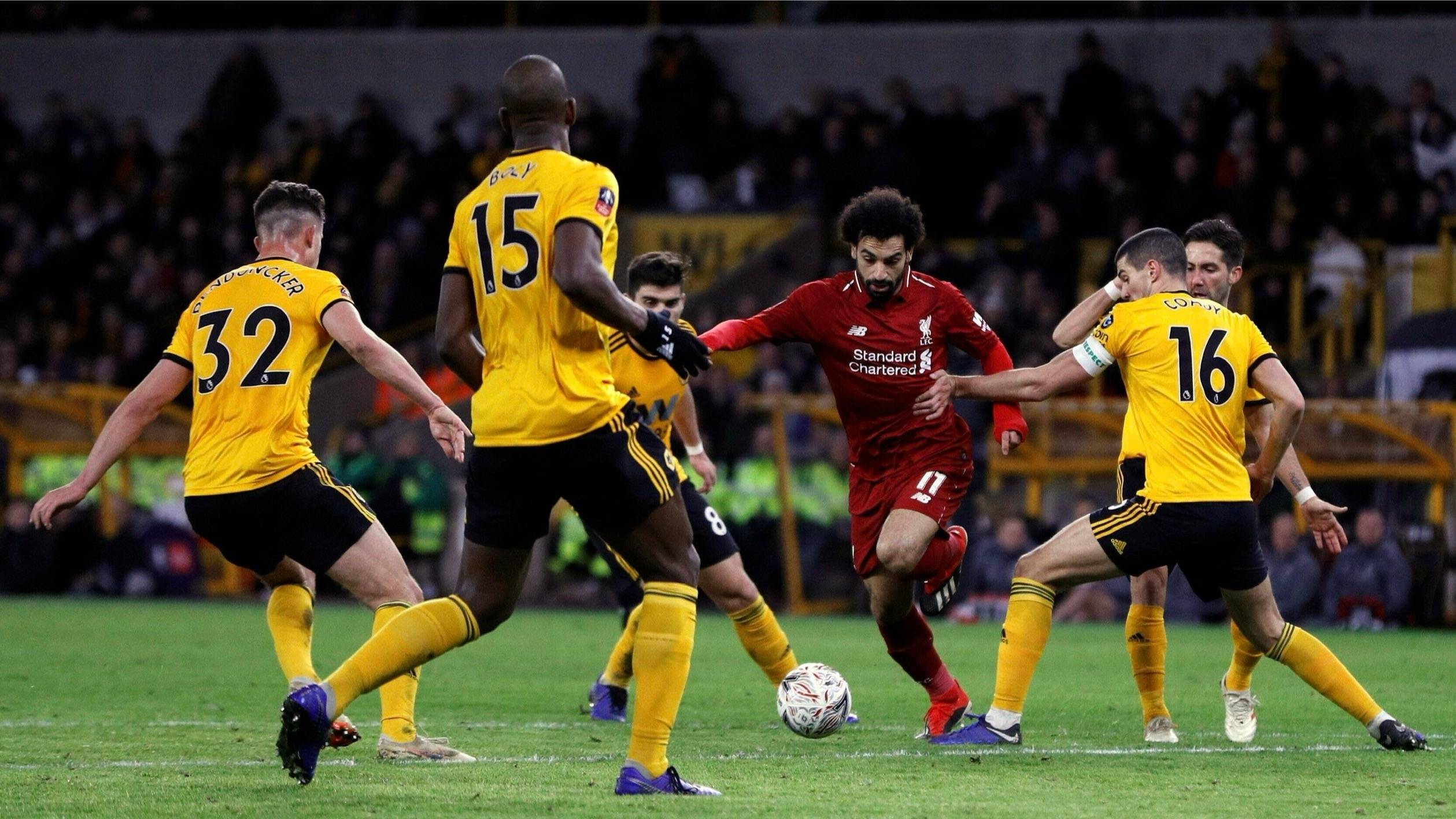 足球俱乐部在重要比赛中展现出色表现 足球俱乐部在重要比赛中展现出色表现