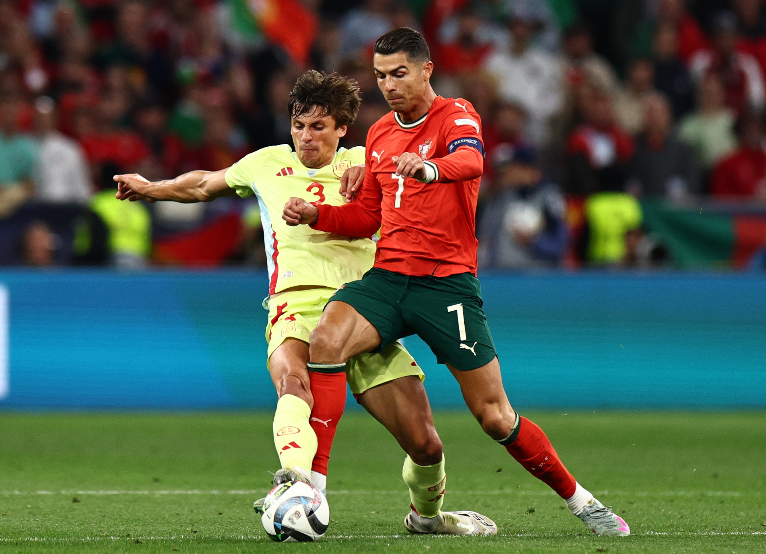 欧国联赛胜负难料,球员斗志昂扬 欧国联赛胜负难料,球员斗志昂扬