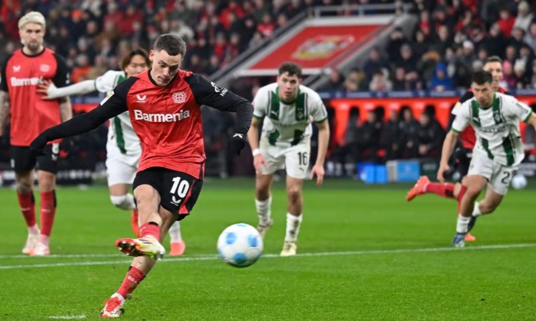 开云体育中国-勒沃库森成功守住积分优势,保持领先