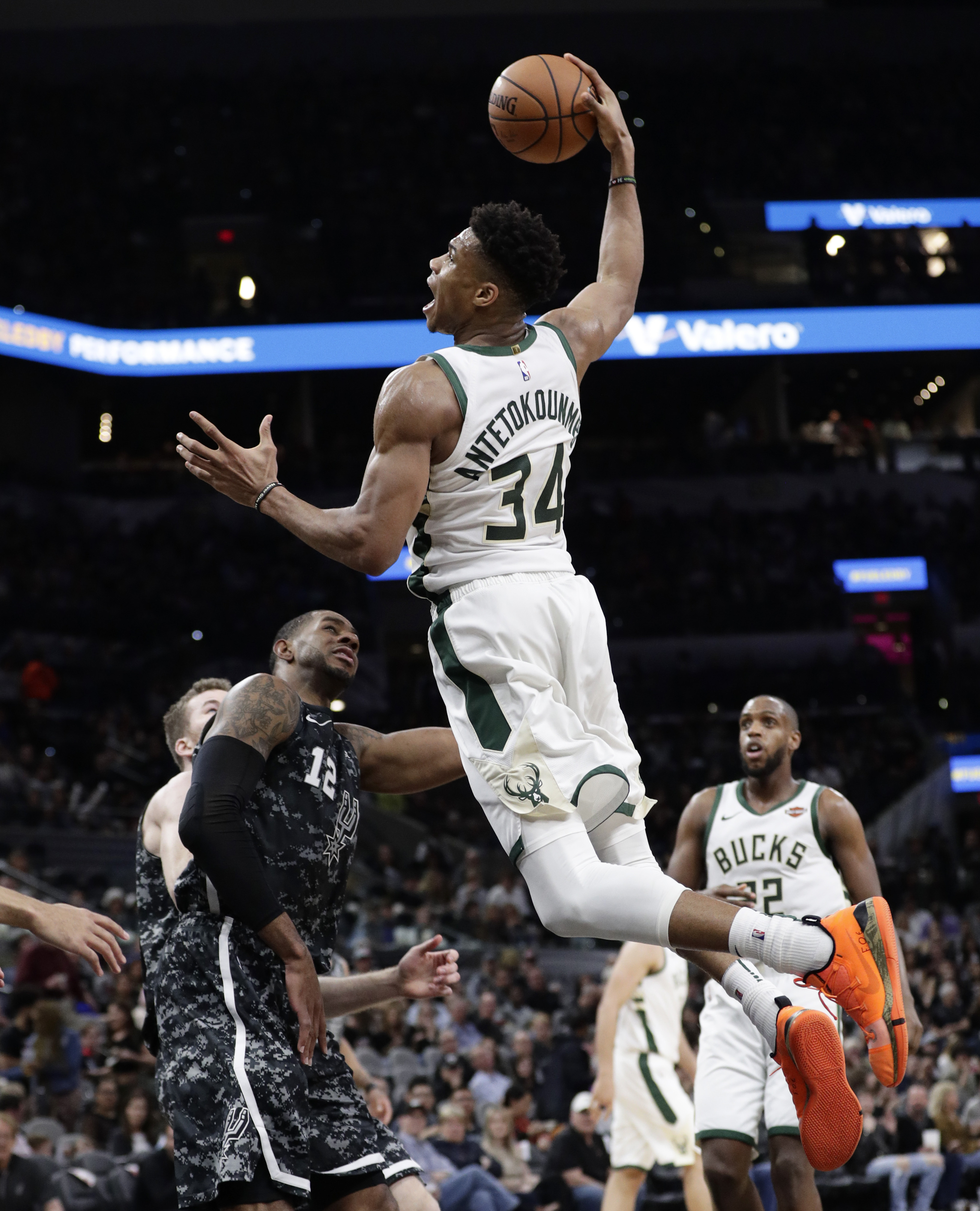 包含红衣军马刺不敌雄鹿,惨遭逆转的词条 包含红衣军马刺不敌雄鹿,惨遭逆转的词条