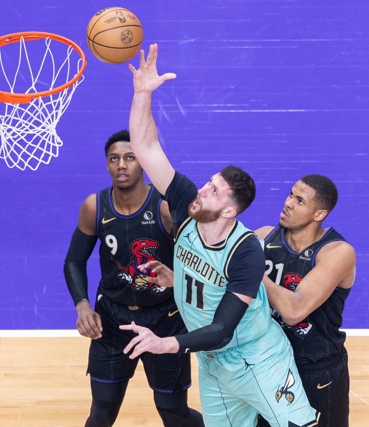 猛龙队在主场力克篮网队 猛龙队在主场力克篮网队