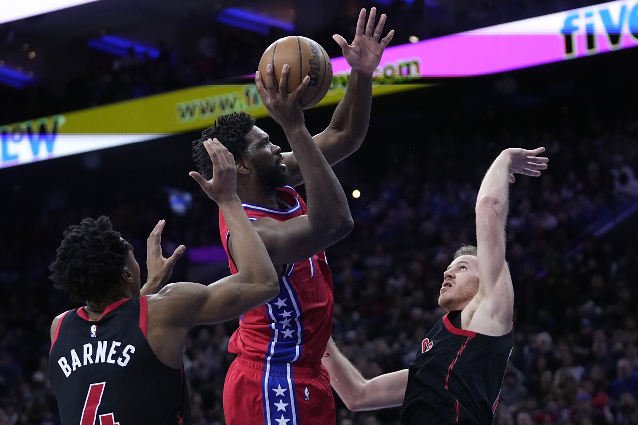 76人横扫猛龙夺得三连胜,恩比德表现抢眼 76人横扫猛龙夺得三连胜,恩比德表现抢眼