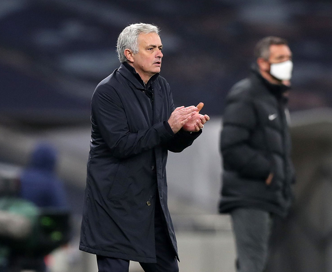 开云体育在线-阿森纳客场失分，教练组反思战术调整