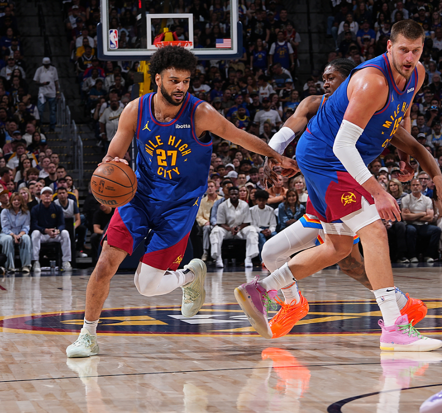 开云体育app-临危受命球员勇挺，球队主场大胜士气大振